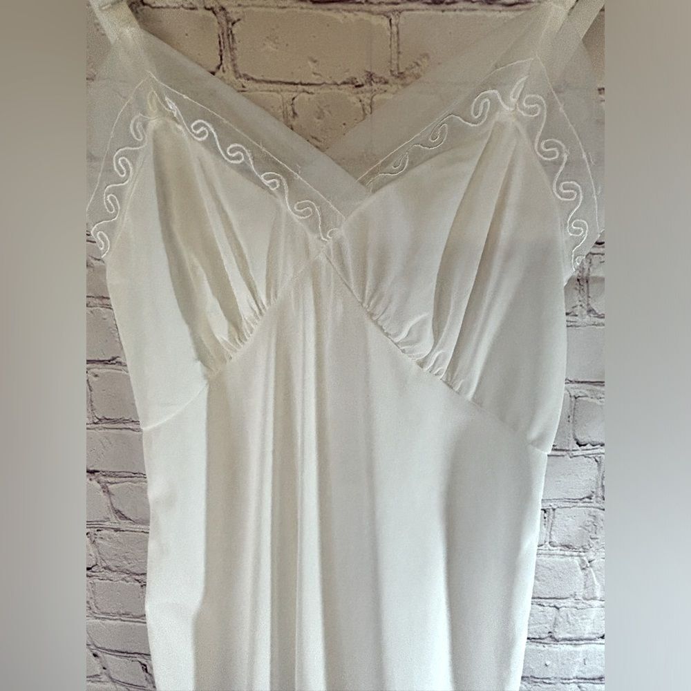 Vintage 70s Slip White Nylon Embroidered Sheer Trim Aristocraft 32B Small - Picture 2 of 8